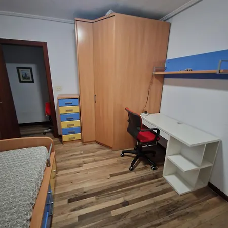 Room In Bilbao Apartment Santurtzi